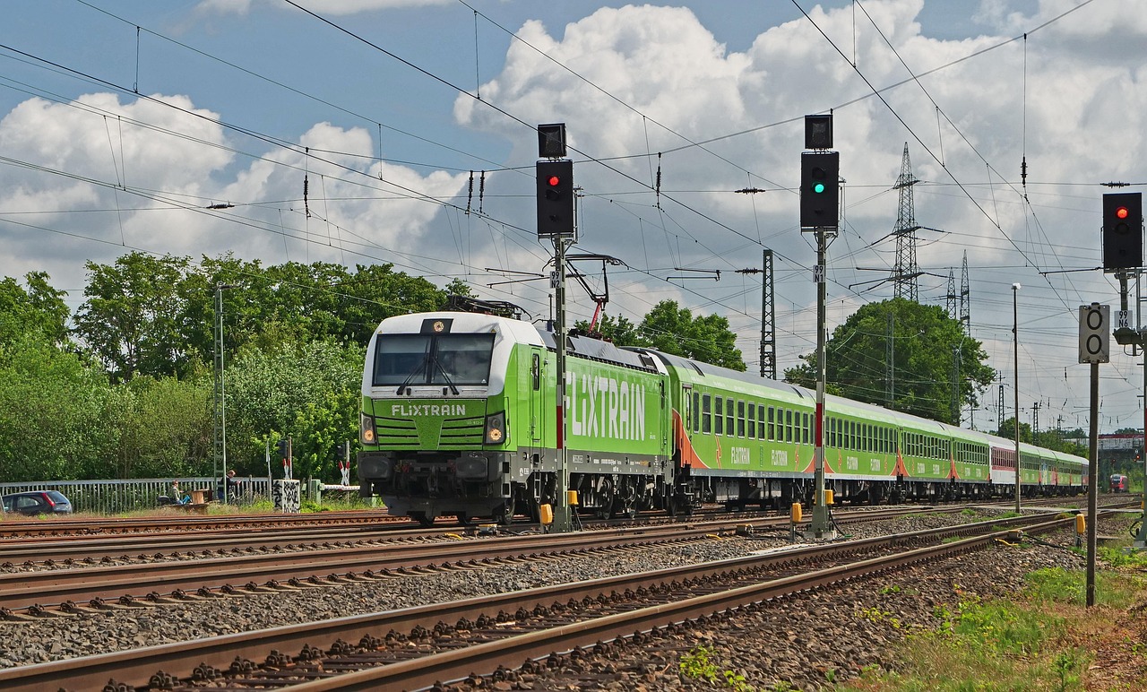 Τρένο της FlixTrain εκτελεί δρομολόγιο στο γερμανικό σιδηροδρομικό δίκτυο