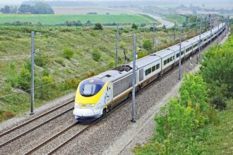 Σιδηροδρομική σύνδεση Eurostar μεταξύ Παρισιού - Λονδίνου