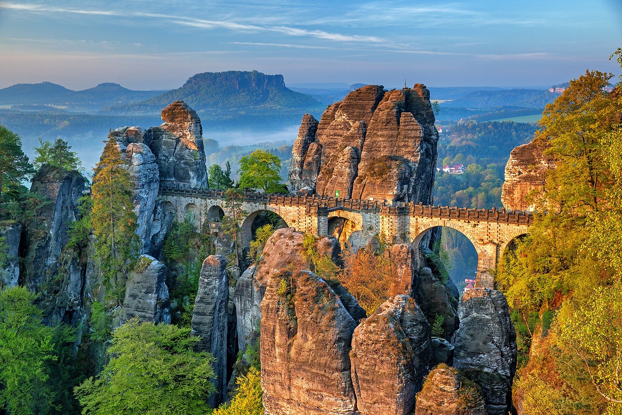 Η Bastei Bridge στα Sandstone Mountains στη Σαξονική Ελβετία