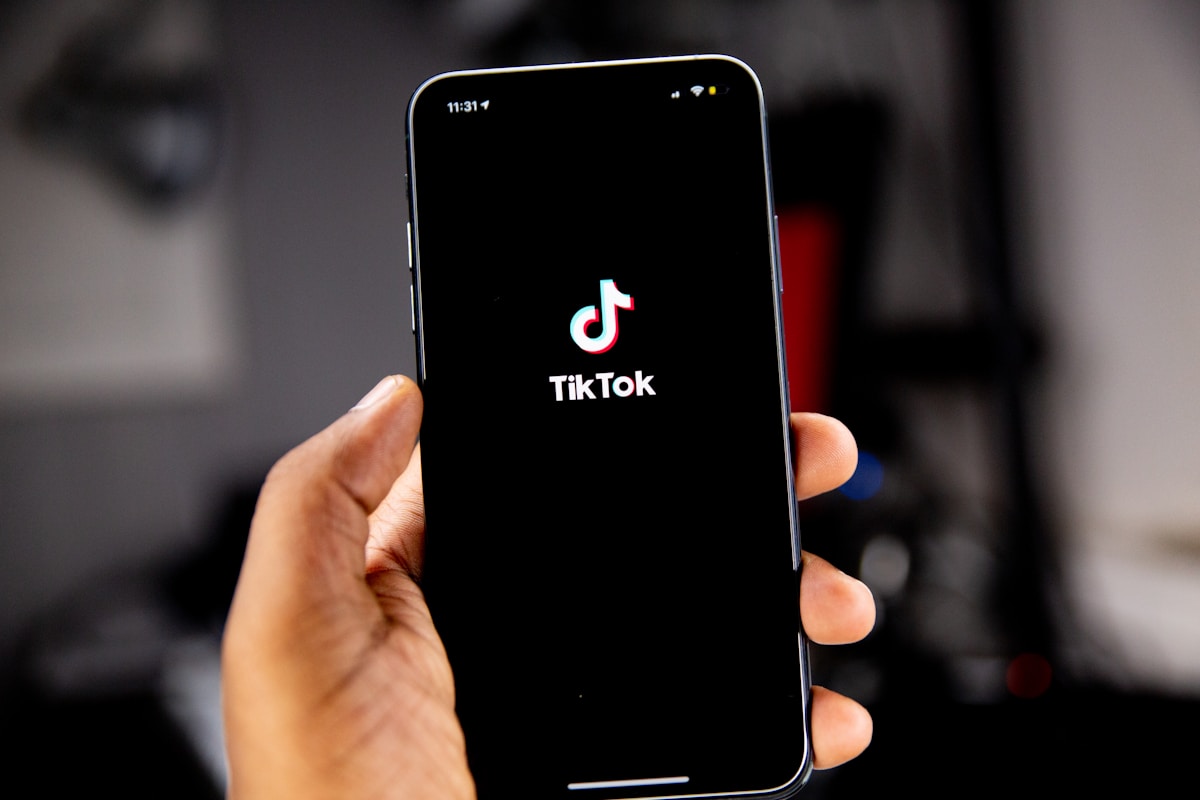 Κινητό με την εφαρμογή Tik Tok