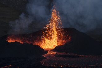 Συναγερμός στη Νάπολη: Σχέδιο μαζικής εκκένωσης λόγω φόβου για έκρηξη του ηφαιστείου